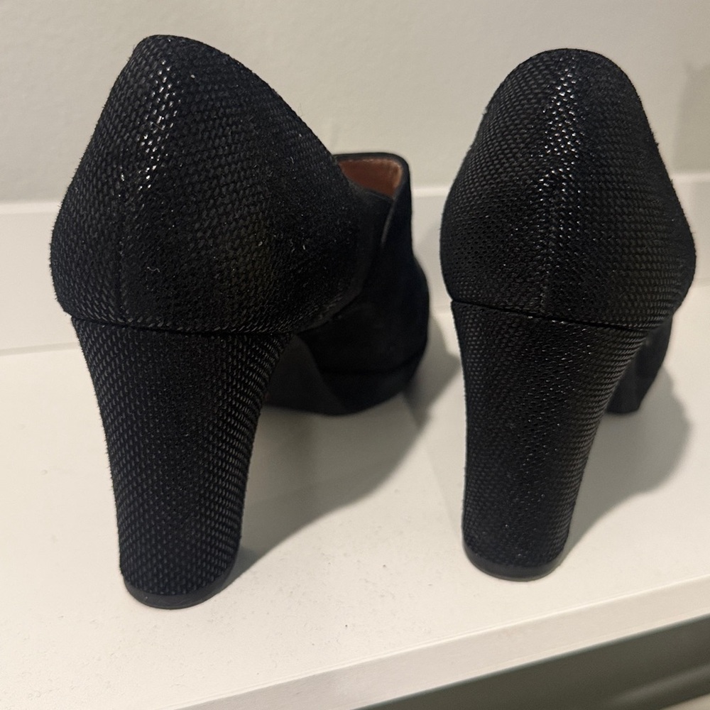 Pas de Rouge Black Slip-On Women’s Heels - Picture 7 of 8